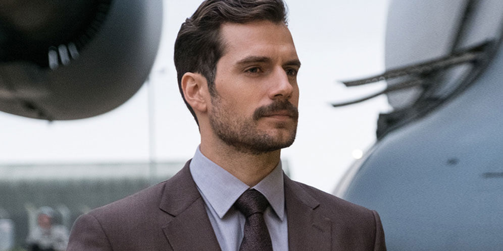 Tips Bergaya Formal Sampai Casual ala Henry Cavill thumbnail